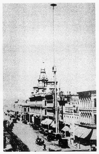 Historical black and white photograph of a 150-foot moonlight tower in Los Angeles during the late 1800s